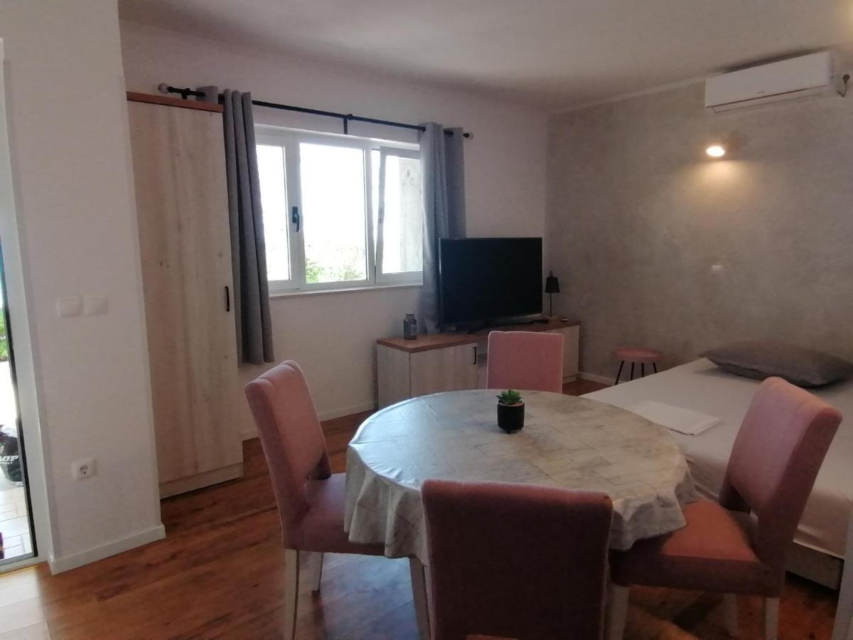 Apartmani Mares - 20 M From The Beach 布雷拉 客房 照片